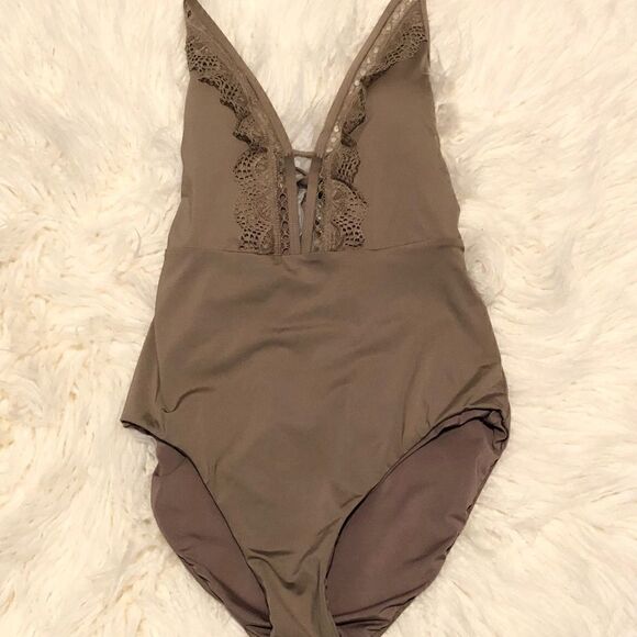 New Laundry Plunge one-piece   - Picture 3 of 6